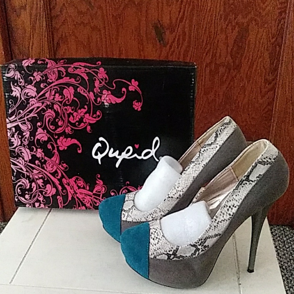 Gray velvet heels